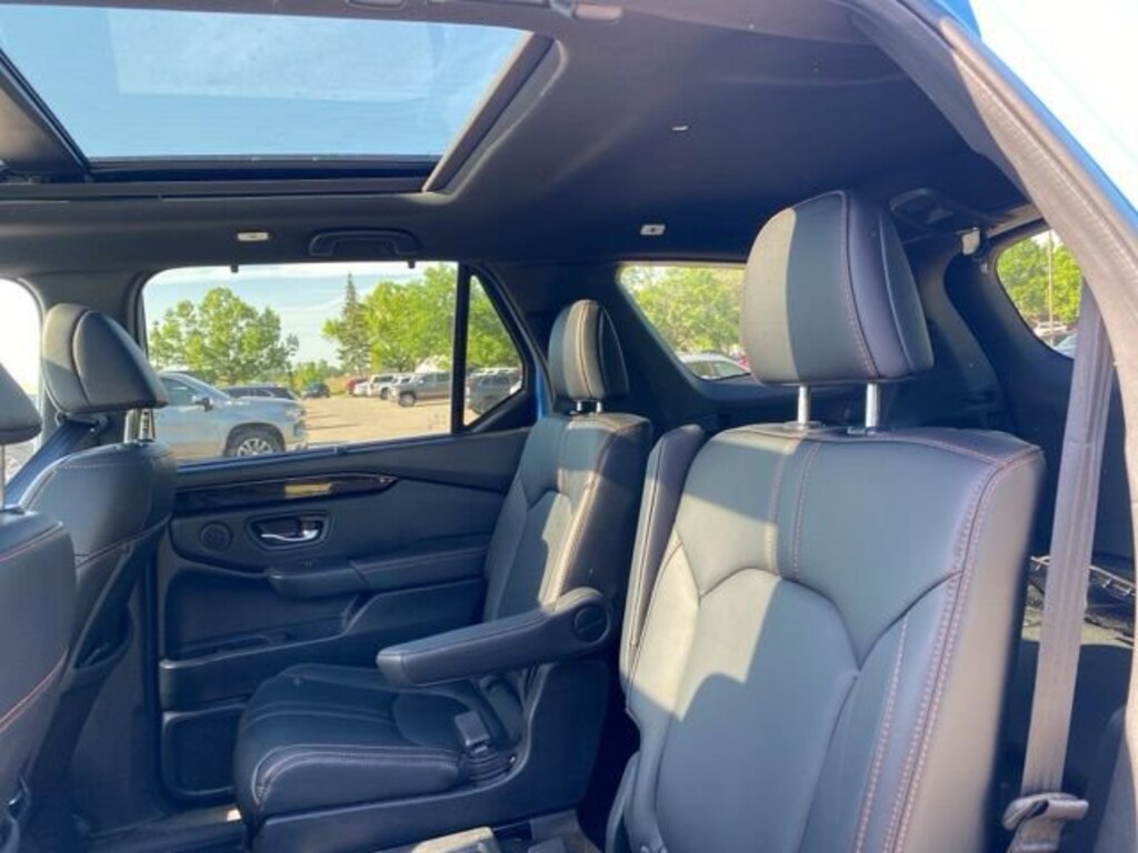 Used 2025 Honda Pilot TrailSport SUV