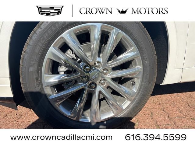 2025 Cadillac XT6 Premium Luxury photo 3