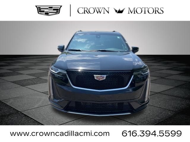 2025 Cadillac XT6 Sport photo 2