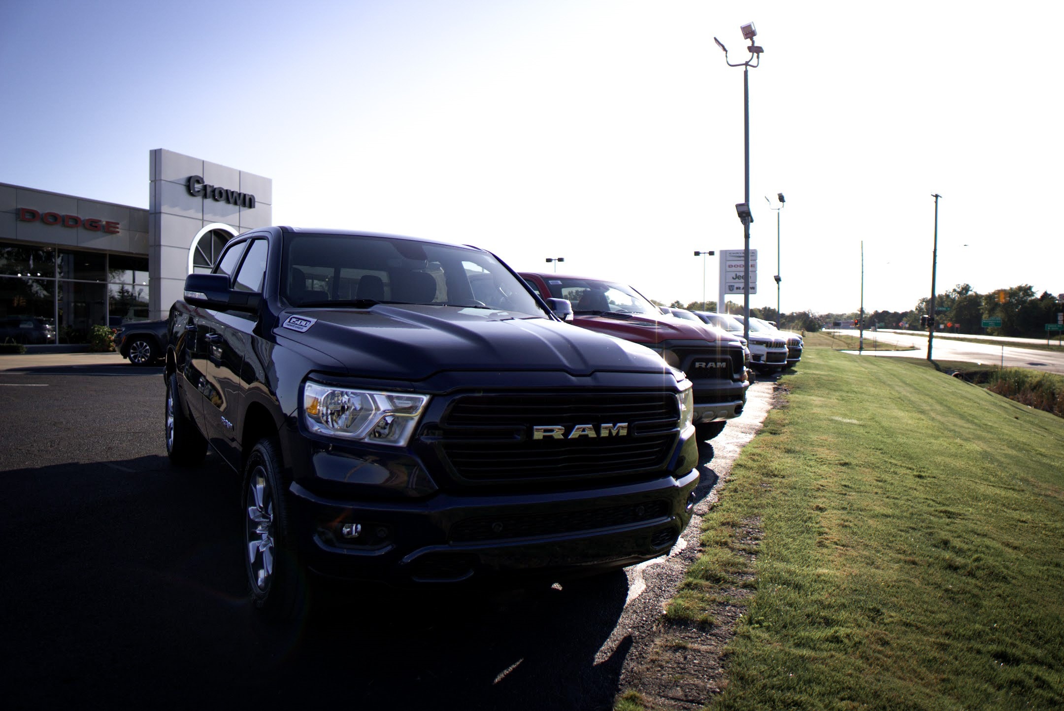 Crown Motors Of Holland New CADILLAC, Volkswagen, Dodge, Jeep, Toyota