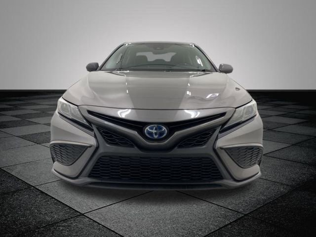 2021 Toyota Camry Hybrid SE photo 2