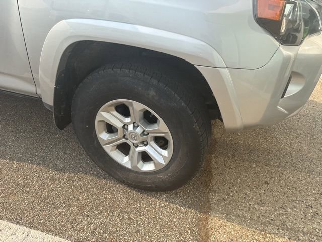 2021 Toyota 4Runner SR5 photo 2