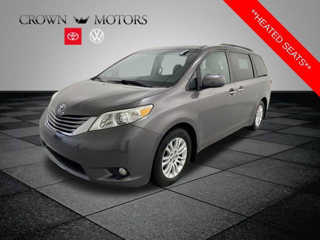 2016 Toyota Sienna XLE photo 3