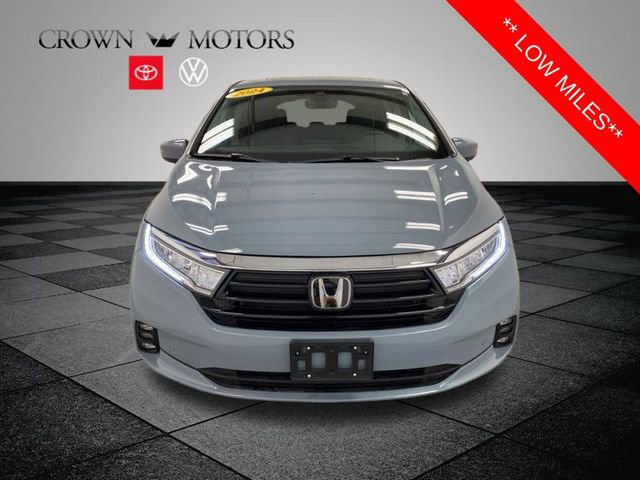 2024 Honda Odyssey Touring photo 2