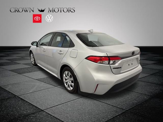 2025 Toyota Corolla LE photo 4