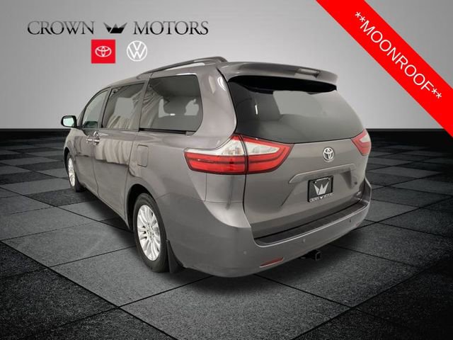 2016 Toyota Sienna XLE photo 4