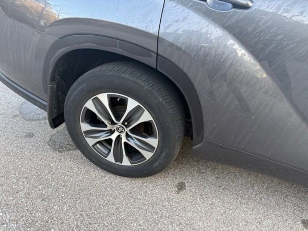 Used 2021 Toyota Highlander XLE SUV