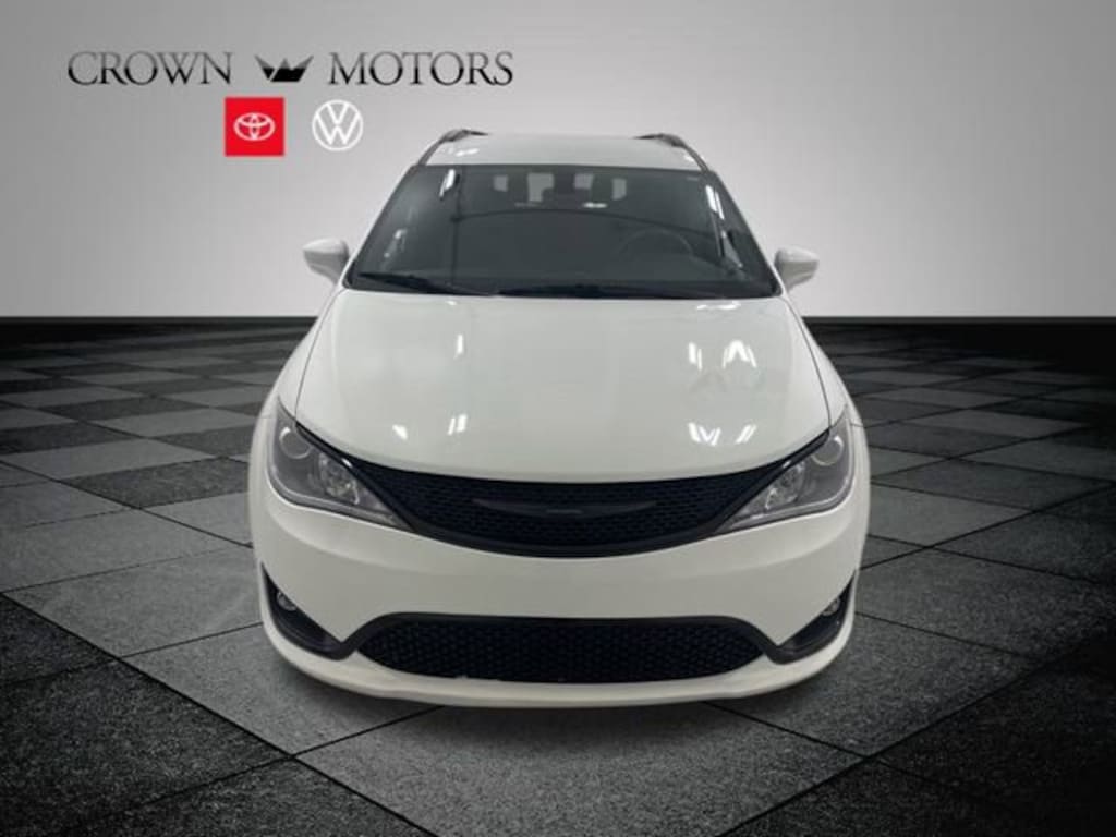 Used 2019 Chrysler Pacifica Touring L Plus Van Passenger Van