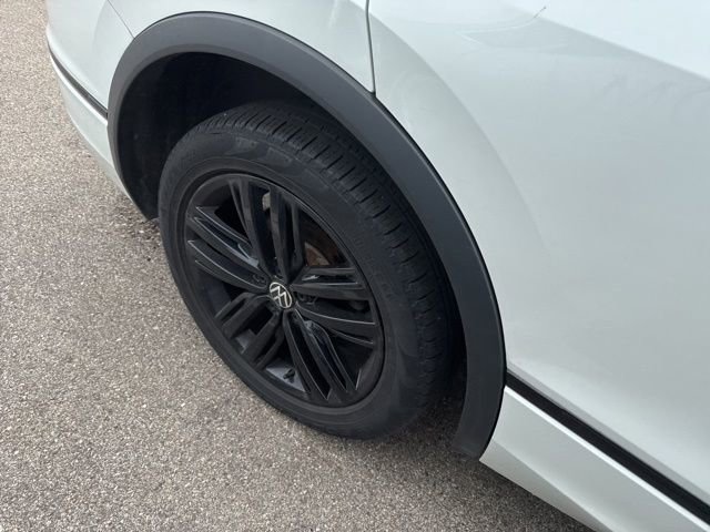 2022 Volkswagen Tiguan SE R-Line Black photo 3