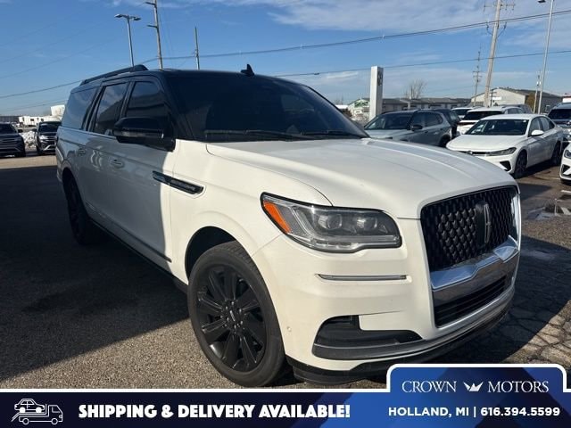 2022 Lincoln Navigator Black Label's photo
