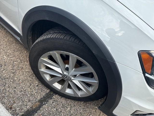 2018 Volkswagen Golf Alltrack TSI S photo 2