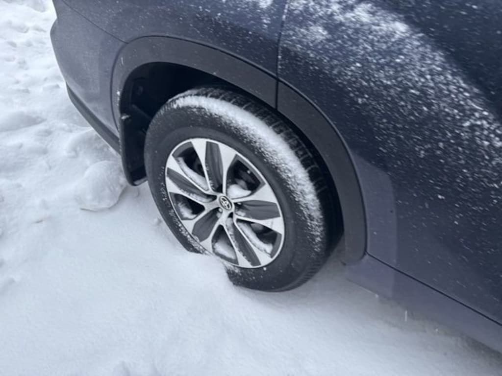 Used 2021 Toyota Highlander XLE SUV