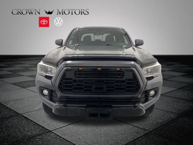 2017 Toyota Tacoma TRD Off-Road photo 2