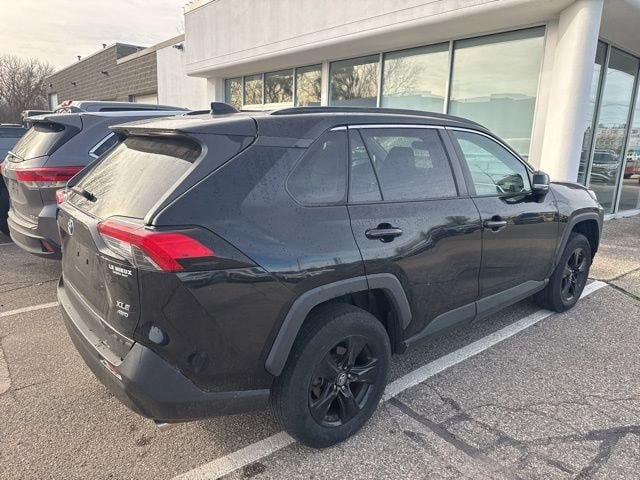 2019 Toyota RAV4 XLE photo 4