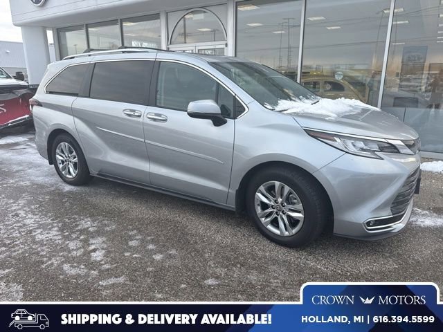 2024 Toyota Sienna Limited's photo