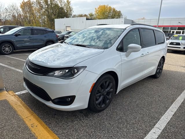 2019 Chrysler Pacifica Touring Plus photo 2