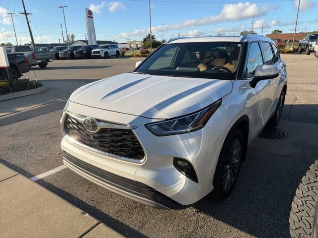 2020 Toyota Highlander Platinum photo 2