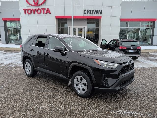 2025 Toyota RAV4 LE's photo