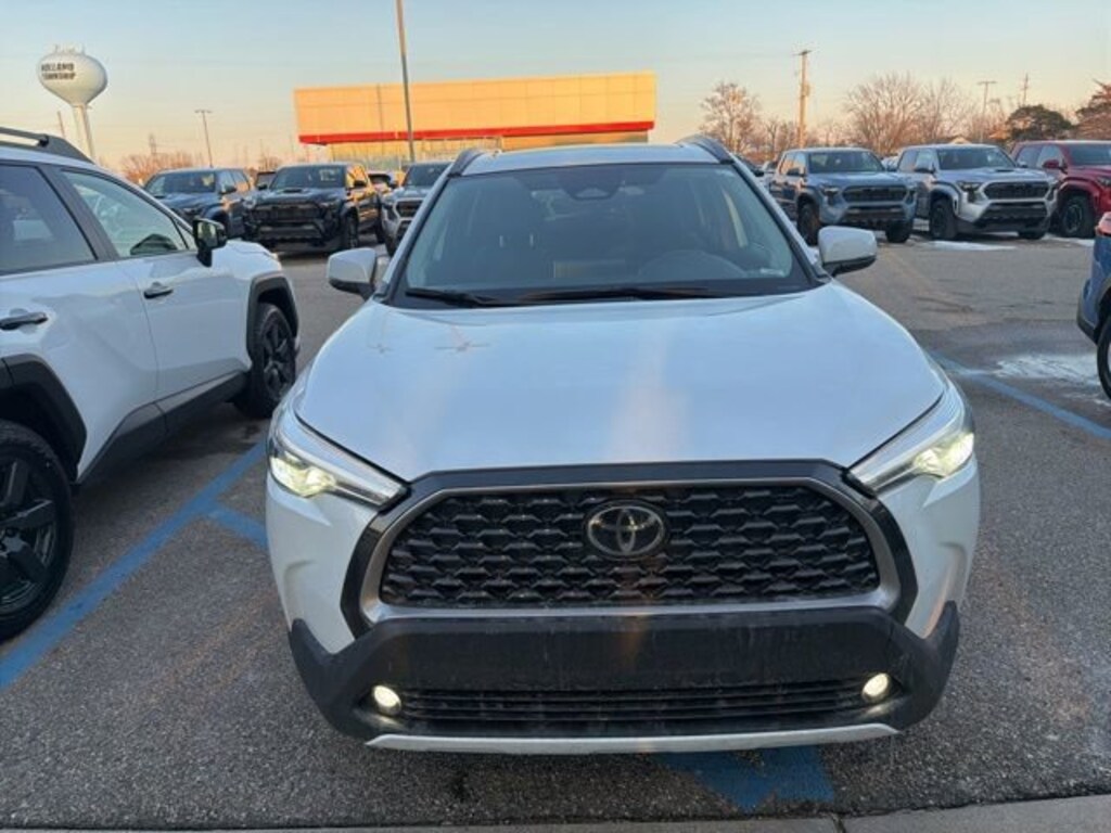 Used 2023 Toyota Corolla Cross XLE SUV