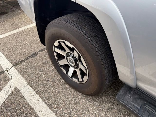 2023 Toyota 4Runner TRD Off-Road photo 2
