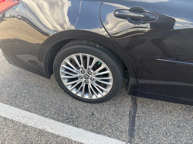 2019 Toyota Avalon Limited photo 3