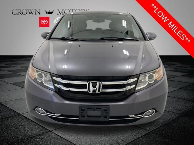 2016 Honda Odyssey Touring Elite photo 2