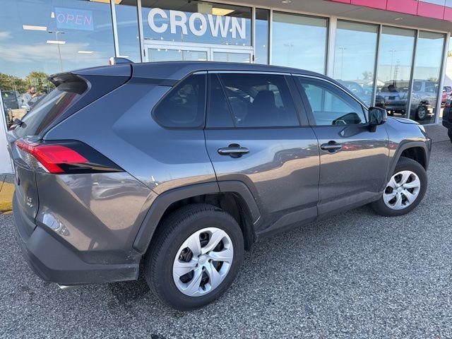 2025 Toyota RAV4 LE photo 3