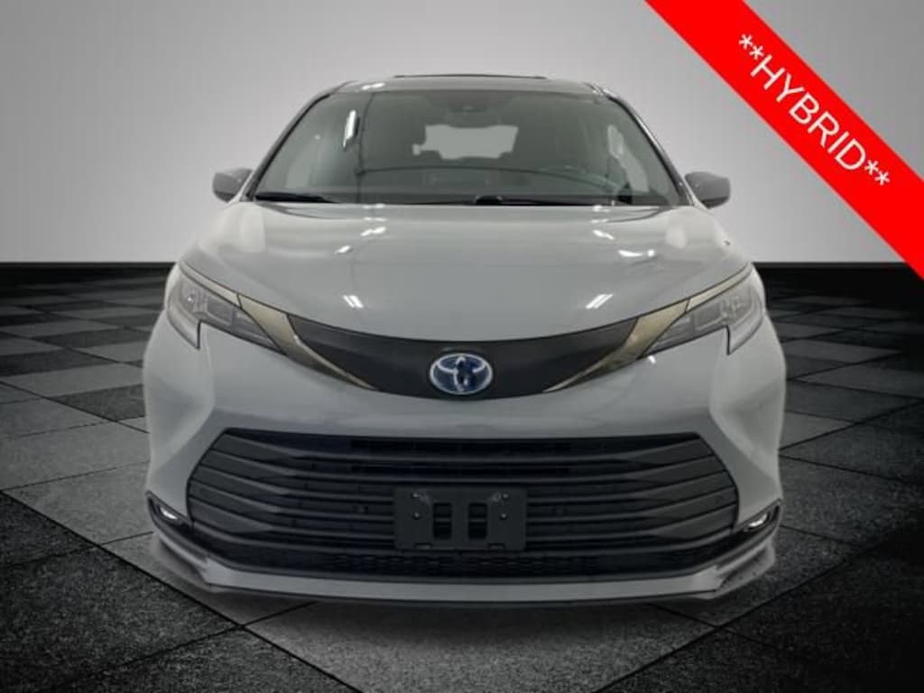Used 2022 Toyota Sienna Woodland Edition Van Passenger Van