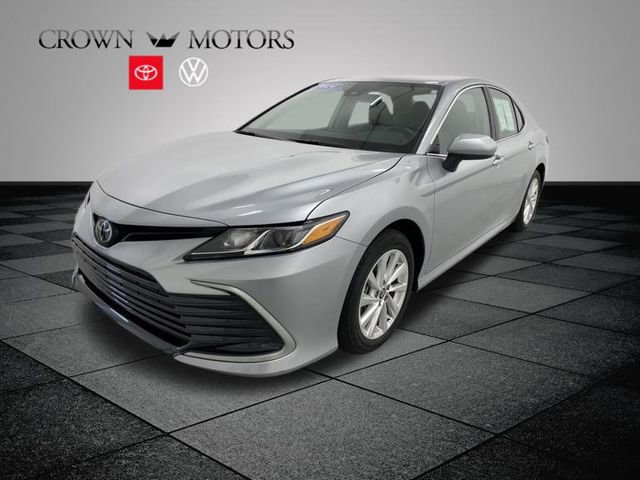2024 Toyota Camry LE photo 3