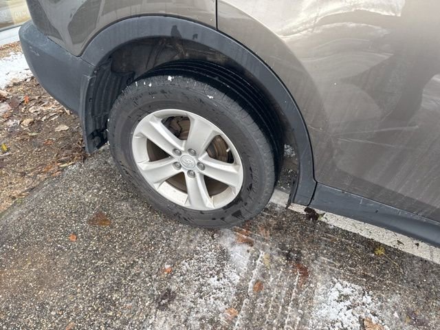2013 Toyota RAV4 XLE photo 3