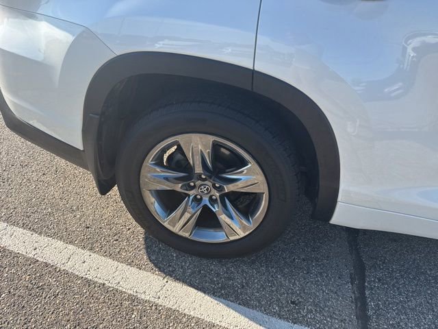 2017 Toyota Highlander Limited Platinum photo 2