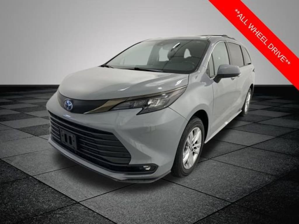 Used 2022 Toyota Sienna Woodland Edition Van Passenger Van