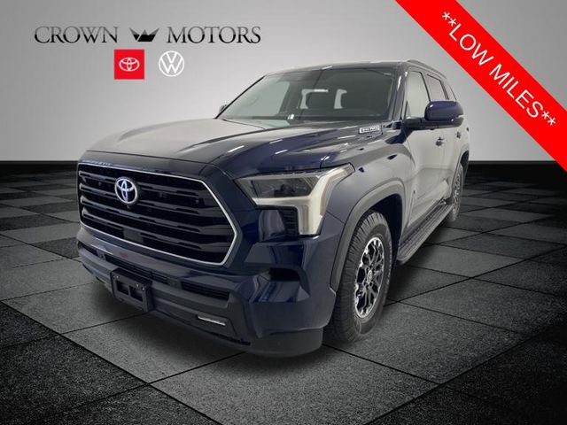 2024 Toyota Sequoia SR5 photo 3