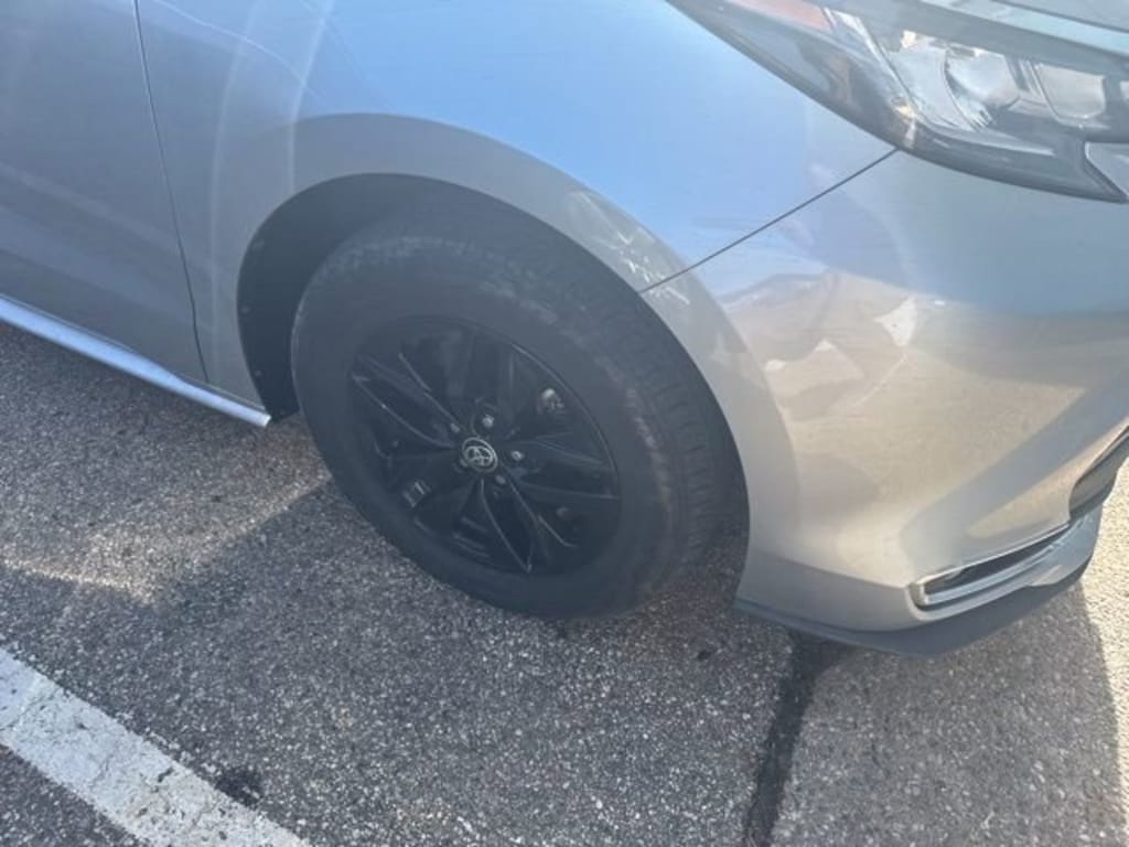 Used 2022 Toyota Sienna XLE Van Passenger Van