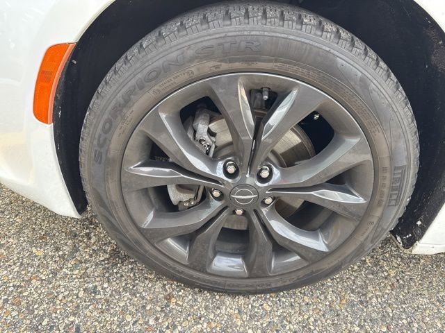 2019 Chrysler Pacifica Touring Plus photo 3