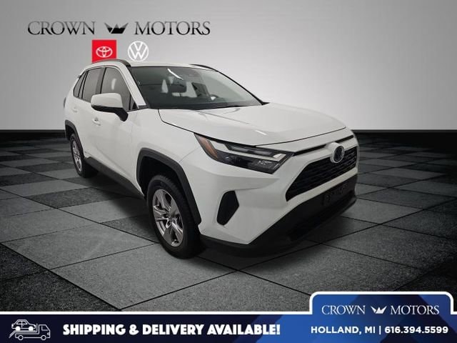 2024 Toyota RAV4 XLE's photo