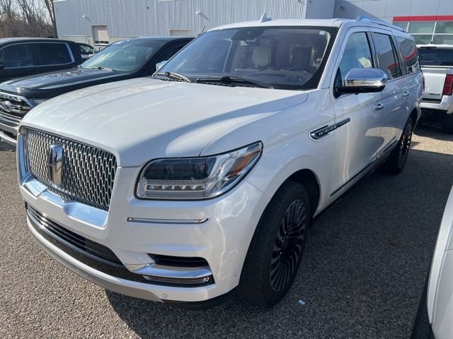 2019 Lincoln Navigator Black Label photo 3