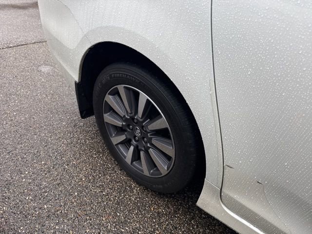 2018 Toyota Sienna Limited Premium photo 3