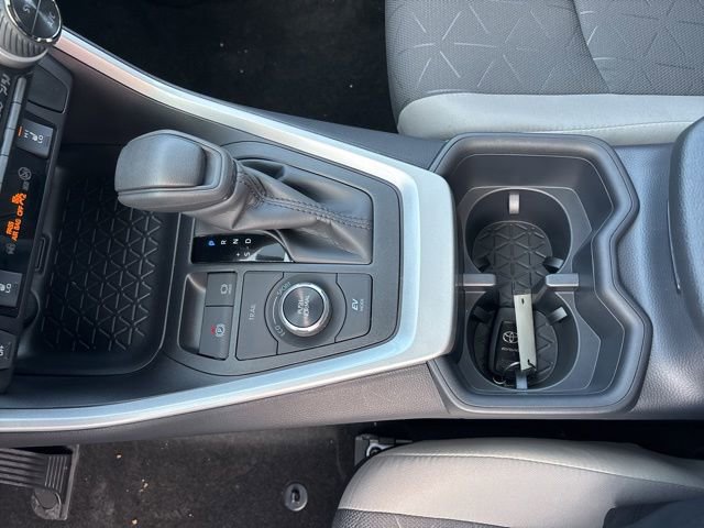 2025 Toyota RAV4 Hybrid XLE photo 3