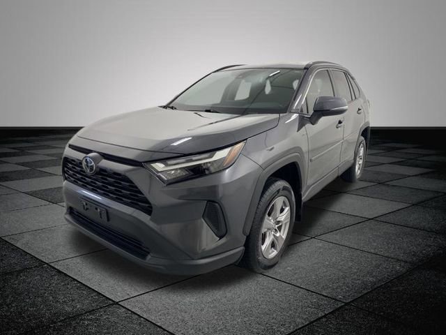 2024 Toyota RAV4 XLE photo 3