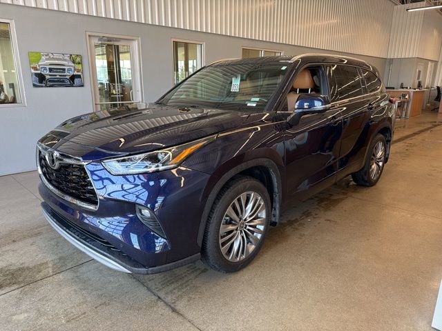 2022 Toyota Highlander Platinum photo 2