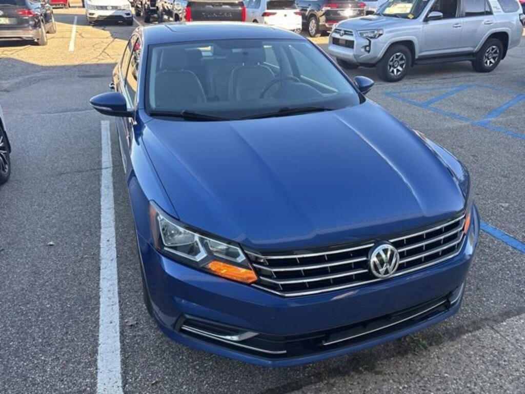 Used 2017 Volkswagen Passat 1.8T SE Sedan