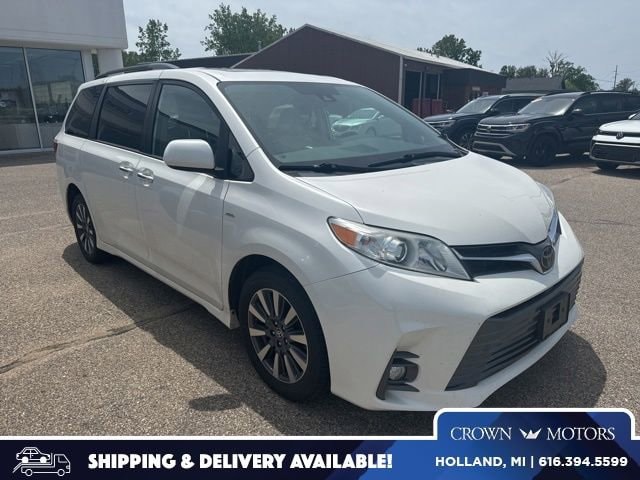 2020 Toyota Sienna XLE V6 AWD 7-Passenger's photo
