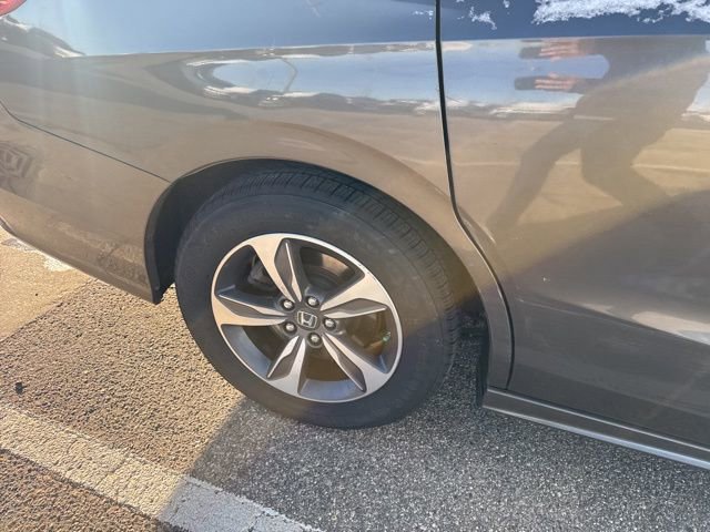 2018 Honda Odyssey Touring photo 3