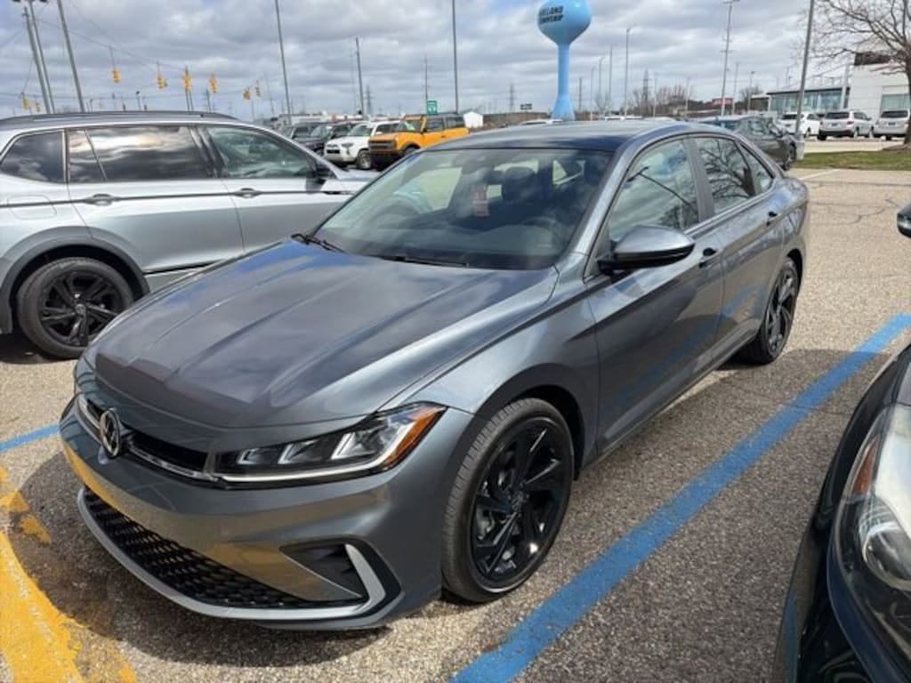 Used 2025 Volkswagen Jetta 1.5T SE Sedan