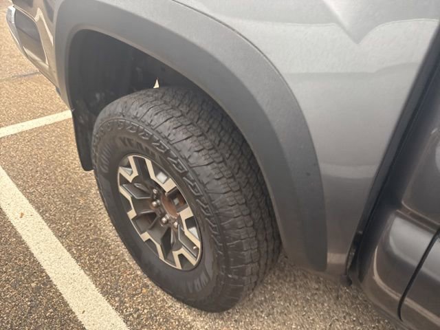 2017 Toyota Tacoma TRD Off-Road photo 3