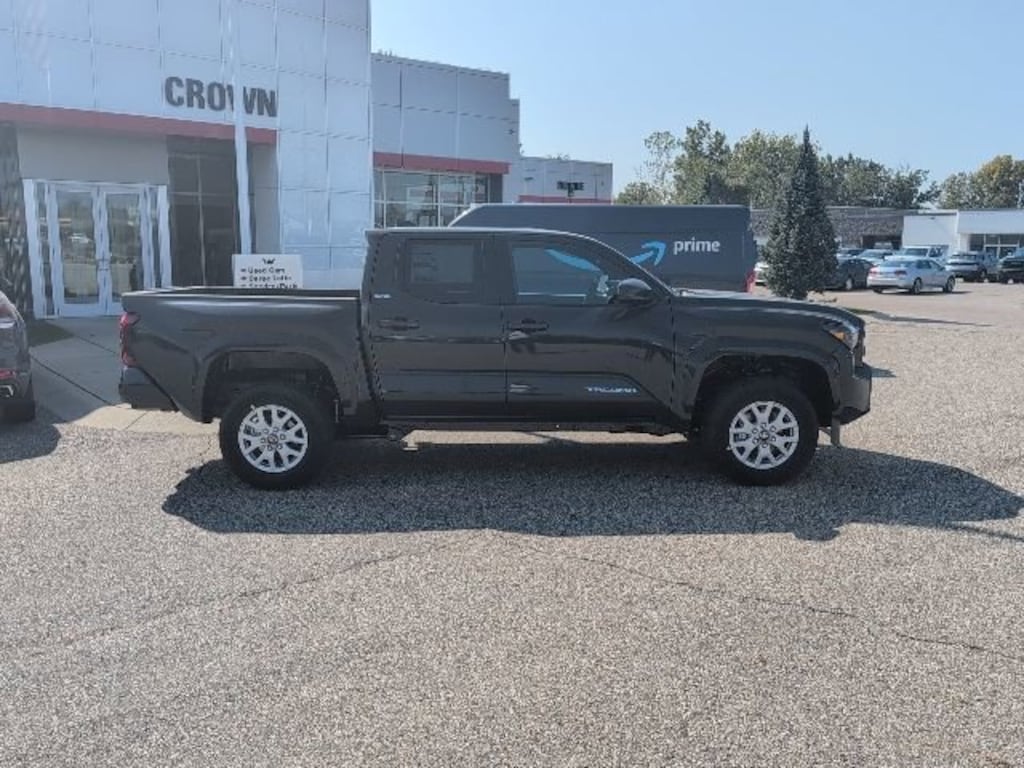 New 2025 Toyota Tacoma SR5 4X4 DOUBLE CAB