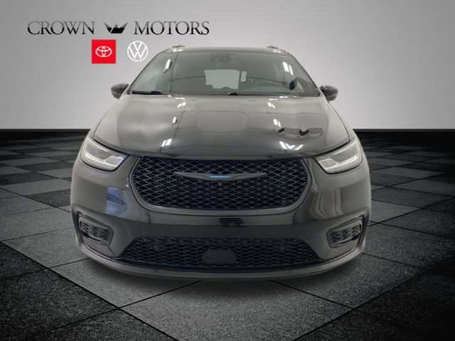 2021 Chrysler Pacifica Hybrid Limited photo 2