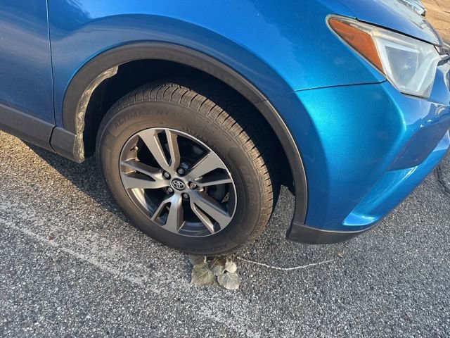 2016 Toyota RAV4 XLE photo 2
