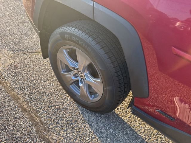 2022 Toyota RAV4 Hybrid XLE photo 3